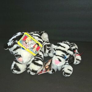 c 2 LAS VEGAS MIRAGE CASINO SIEGFRIED & ROY 1985 BARNUM BAILY BABY TIGERS W/TAGS